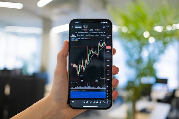 Smart trading in India with lowest brokerage charges and best trading apps for investors.
